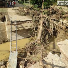 M5s: «Famiglie lasciate da sole a spalare il fango dopo l’alluvione»