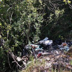 Valserra tra i rifiuti, in difesa arrivano a pulire i volontari