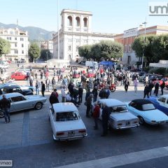 Terni, auto d’epoca in piazza Tacito: le foto di Alberto Mirimao