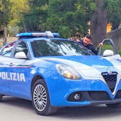 Spintona la postina e nel condominio è lite: arriva la polizia