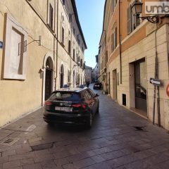 Terni: 59enne ruba cosmetici in una farmacia del centro. Ripresa e denunciata