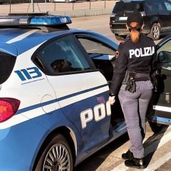 Spacciano hashish: arrestati una 21enne e un 17enne italiani