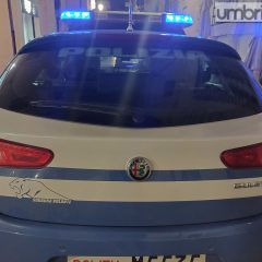 Ruba al ristorante ma resta in zona e la polizia lo arresta