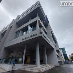 Terni: accusato di aver rapinato un poliziotto in via del Lanificio. Assolto 24enne
