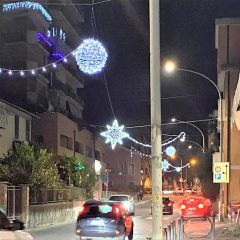 Borgo Bovio ha le sue luci natalizie grazie all’impegno di 19 attività