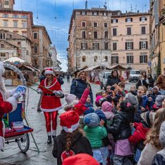 Dolcissima Perugia e mercatini natalizi: tempo di inaugurazioni in città. Bimbi in festa