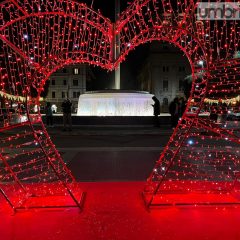 A Terni è già San Valentino con le luminarie dell’amore – Fotogallery