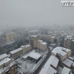 Giornata di neve anche in centro a Terni – La fotogallery