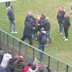 Video – Ternana nel caos: a fine partita la lite Bandecchi-tifosi esplode sotto la Est