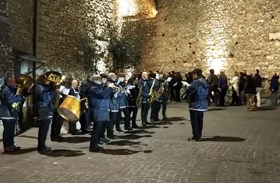 Stroncone, serata ‘americana’ tra inni e tour turistico. Giovani statunitensi in visita