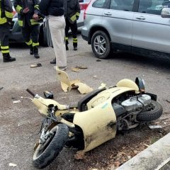 Terni: auto contro scooter in via Natta. Uomo in ospedale