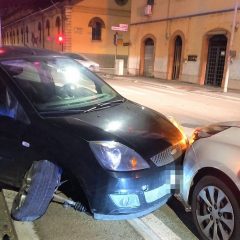 Terni: scontro in viale Brin. Convolte due autovetture