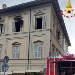 Abitazione in fiamme: ustionato anziano. Si era rifugiato in bagno