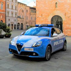 Installa sistema Gps sull’auto della moglie per controllarla. Indagato per maltrattamenti