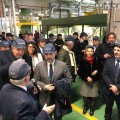 Alcantara: il vice ministro Valentini in visita. «Brand iconico e unico al mondo» – Foto