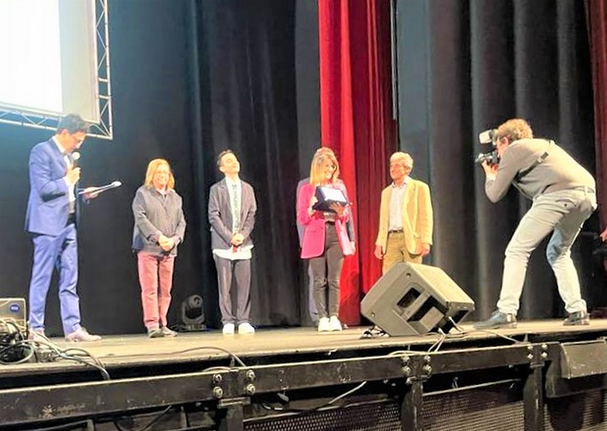 Terni: prestigioso riconoscimento per un’insegnante dei licei ‘Angeloni’