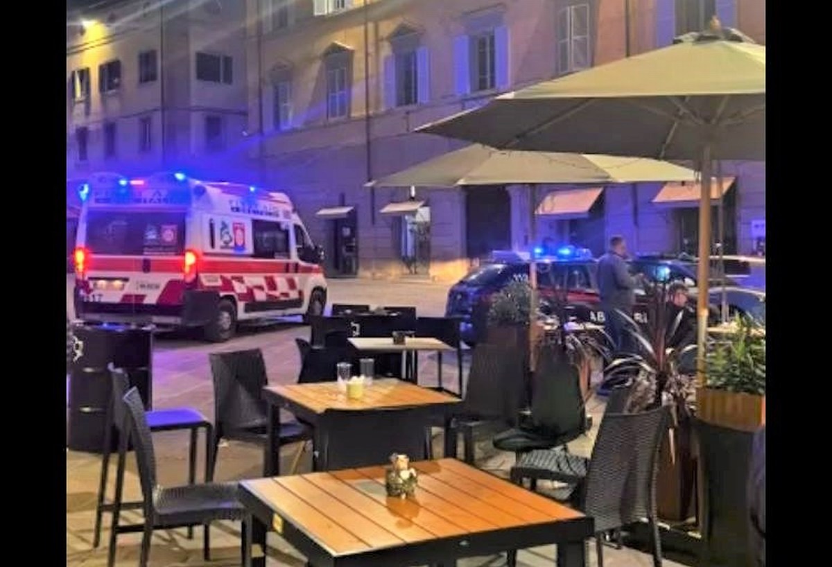 Prima dello ‘show’ in piazza, botte da orbi e un femore rotto. Due coppie denunciate