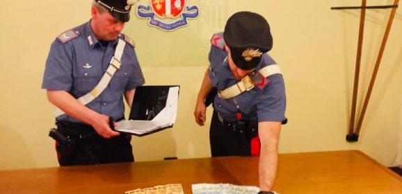Spaccia cocaina e si scatena contro l’Arma: 40enne in manette