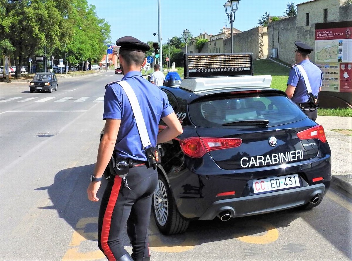 Positiva all’alcol finisce con l’auto contro positiva alle droghe: via la patente ad entrambe