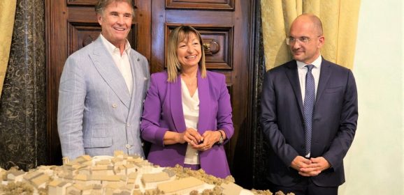 La ‘firma’ di Cucinelli sulla ricostruzione di Castelluccio di Norcia. Piattaforma, edifici in muratura e riuso