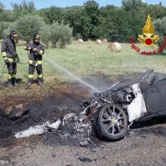 «Correte, c’è un’auto in fiamme». È (era) una Ferrari