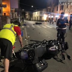 Terni: moto contro scooter in via Romagna. Due feriti