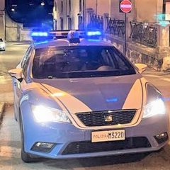 Ubriaco perso, si addormenta nell’auto in mezzo alla strada: denunciato a Spoleto