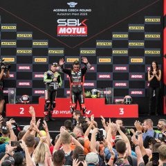 Superbike, Petrucci ancora on fire: serie di sorpassi e 2° posto