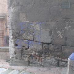 Scritte abusive in centro a Perugia: 32enne espulso