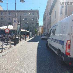 Terni: bimbo colpito da un’auto in piazza Europa. Soccorso dal 118