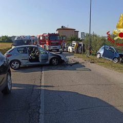 San Giustino: scontro fra due auto. Donna in condizioni serie