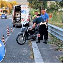 Terni, perde controllo dello scooter lungo la ‘solita’ discesa: 49enne soccorso dal 118