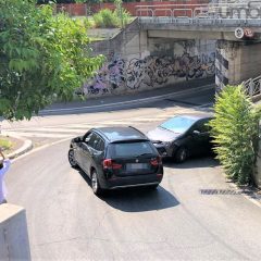Terni: imbocca il sottopasso di via Battisti contromano e causa l’incidente