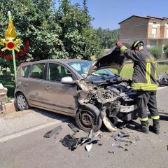 Quattro feriti a Torgiano in un frontale fra due auto. Grave una bambina di 5 anni