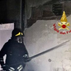 Perugia, appartamento in fiamme: un uomo intossicato, palazzina inagibile