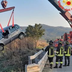 Trasimeno: auto giù da un ponte. Ferita una persona