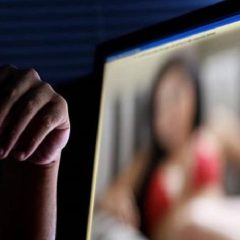 Sextortion dopo videochiamata hard: 20enne non cede e fa denunciare l’uomo