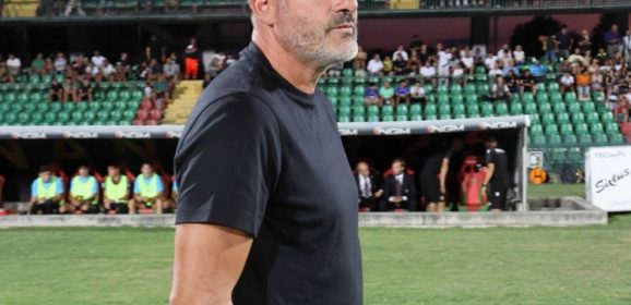 Lucarelli e la ‘piazza’: «Dopo un po’ il pesce puzza… Südtirol l’avversario peggiore ora»