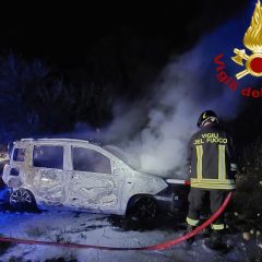 Brucia autovettura: l’incendio è doloso