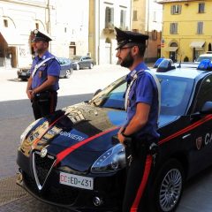 Commessa infedele ruba nella gioielleria in cui lavora: denunciata