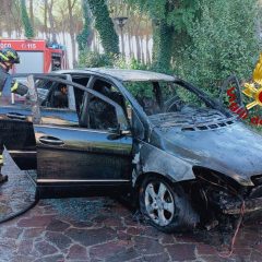 San Terenziano: brucia auto nel parcheggio dell’hotel