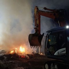 Compignano: rogo al fienile domato nella notte dopo ore di lavoro