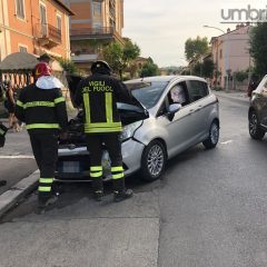 Terni, ennesimo impatto all’incrocio Brenta-Piave: soccorsi una donna e il figlio