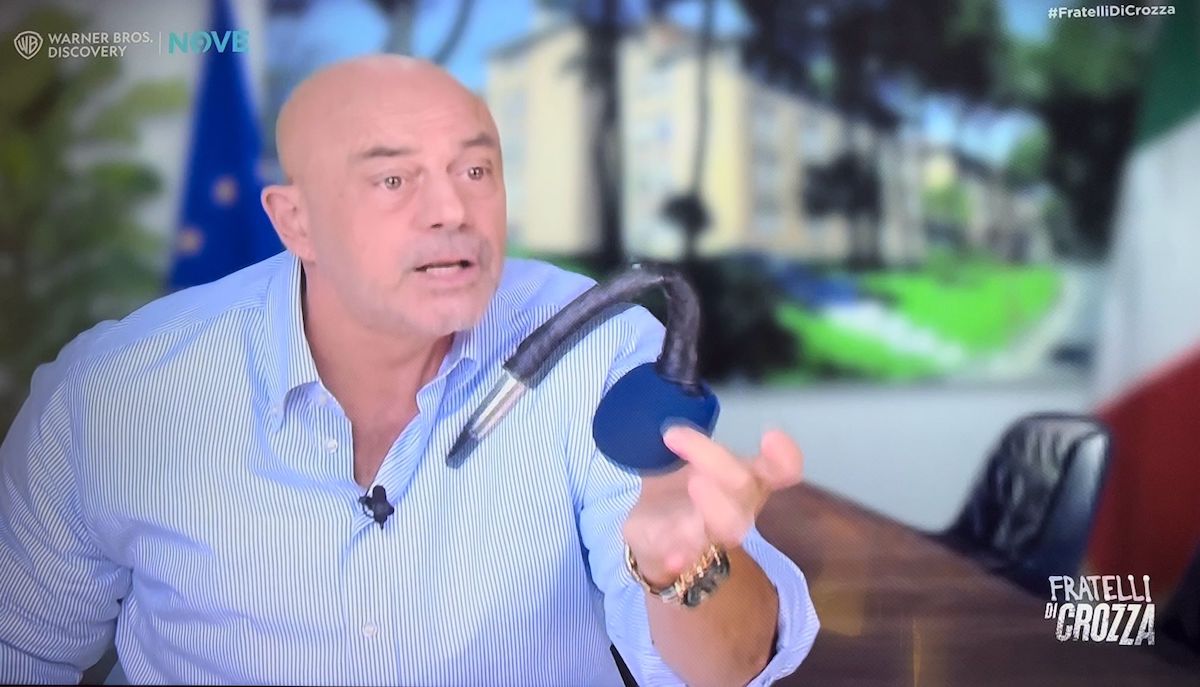 Bandecchi ‘in onda’ ma è Crozza: l’imitazione spopola – Il video