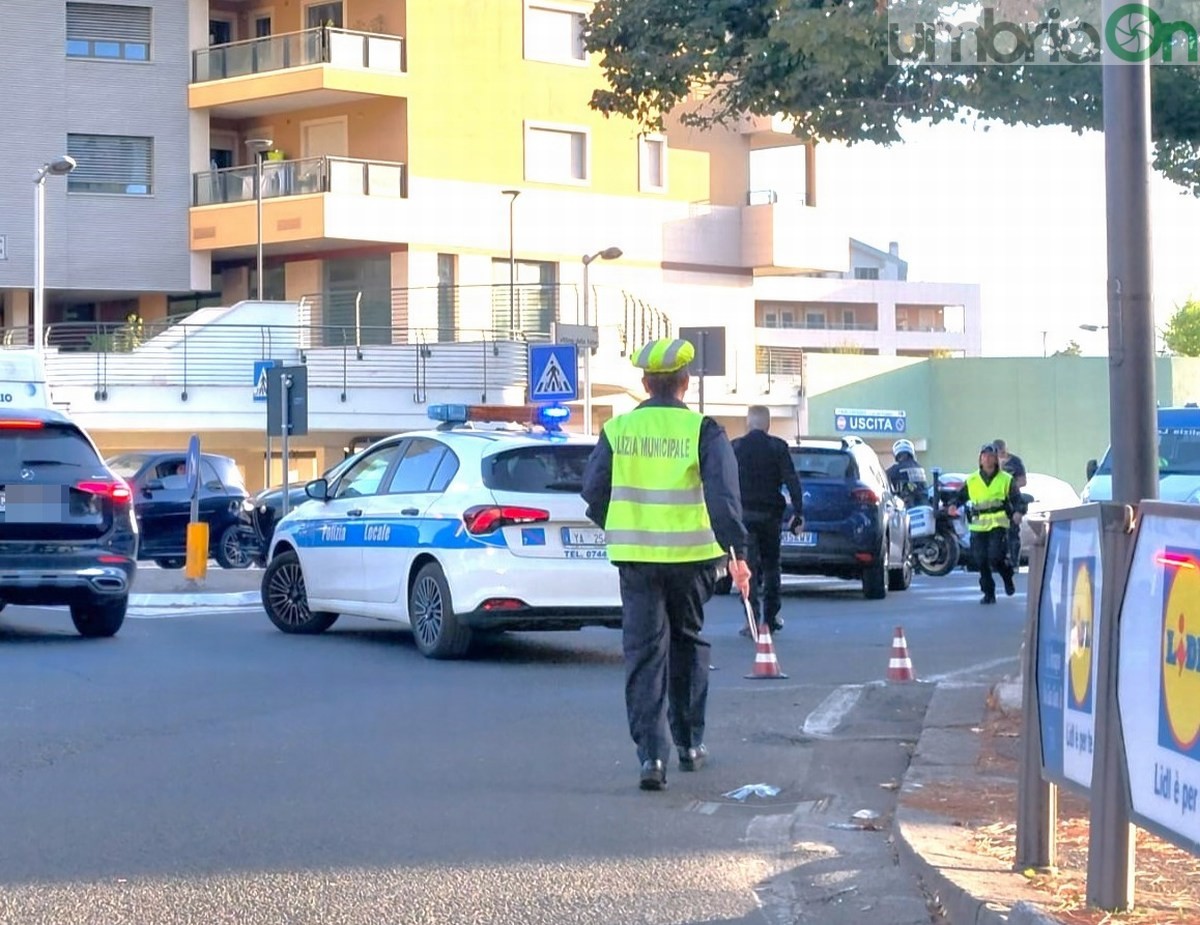 Terni: anziano investito di fronte all’obelisco