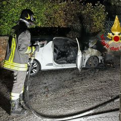 Nocera Umbra: brucia auto nella notte in via dei Pini