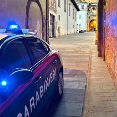 Spoleto: trovato con la droga, 18enne prende a pugni, calci e morsi i carabinieri