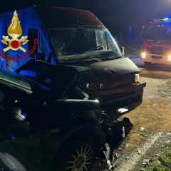 Gualdo Tadino, frontale furgone-auto: due feriti