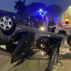 Perugia: si ribalta con l’auto e ne colpisce un’altra in sosta in via Piccolpasso