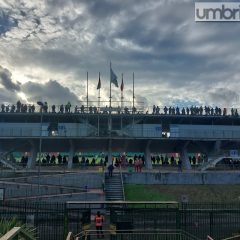 Petardi fuori e dentro lo stadio: denunciati e ‘daspati’ tifosi ospiti